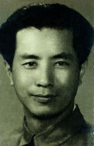 阮章竟(1914-2000)诗人,画家.曾用名洪荒.